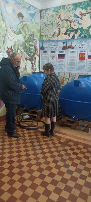 Роман Конев: 18 ноября 2025 года депутаты Горловского городского совета от фракции «Единая Россия» – Алексей Костин совместно с заместителем руководителя Управы Калининского внутригородского района города Горловка Юрием... Роман Конев: 18 ноября 2025 года депутаты Горловского городского совета от фракции «Единая Россия» – Алексей Костин совместно с заместителем руководителя Управы Калининского внутригородского района города Горловка Юрием...