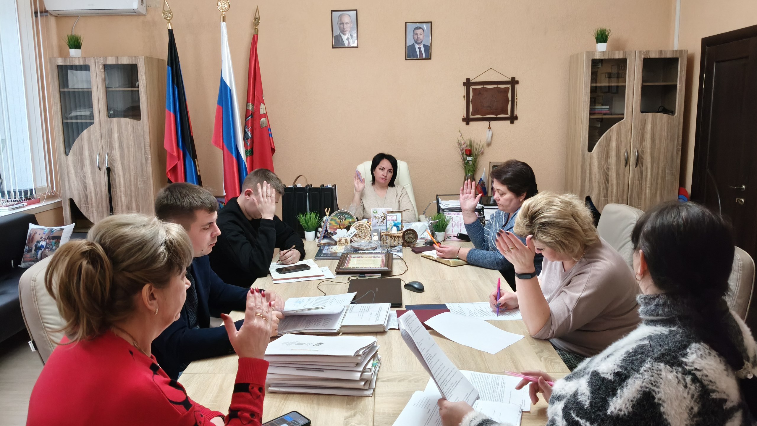 Сегодня,18ноября, состоялось заседание комиссии по установлению причиненного ущерба жилым помещениям в результате боевых действий на территории Волновахского муниципального округа