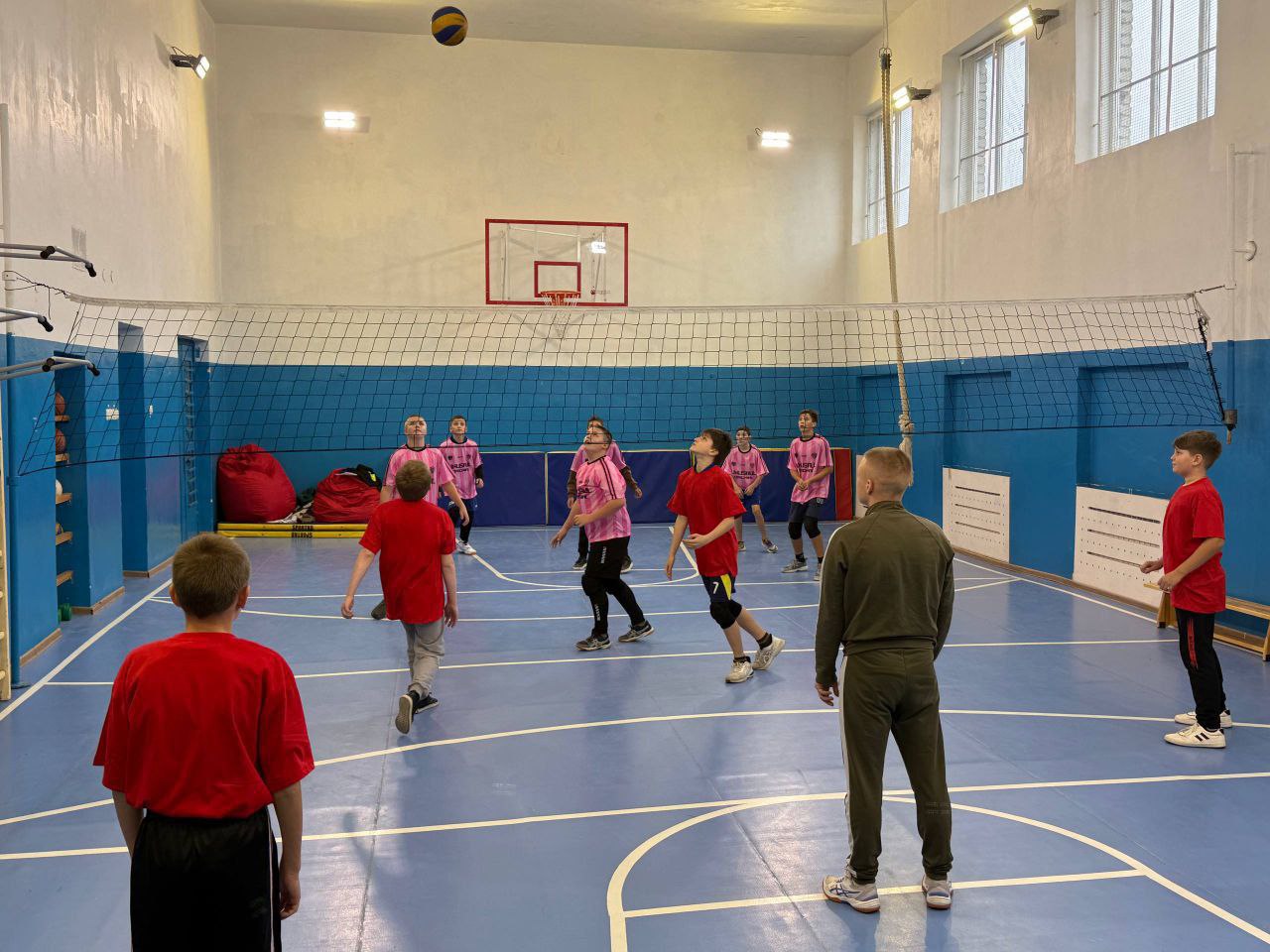 Спорт - это сила!. Состоялась дружеская встреча по волейболу в ГБОУ "Ближненская школа" между Юнармейским отрядом и обучающимися 7 класса Спорт - это сила!. Состоялась дружеская встреча по волейболу в ГБОУ "Ближненская школа" между Юнармейским отрядом и обучающимися 7 класса