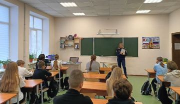 Личный состав филиала УИИ по г. Снежное провел правовой час с учащимися школы