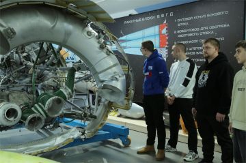 Школьники и студенты из Амвросиевки побывали на космодроме Восточный и в космическом музее Амурского госуниверситета