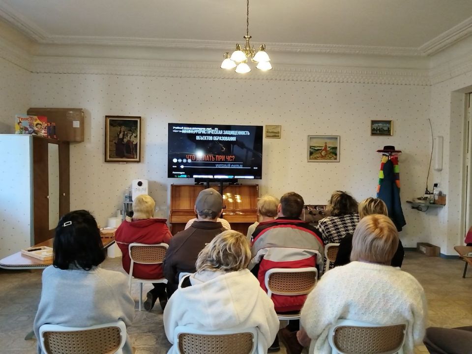 18 ноября в МБУ «Мироновский ДК» состоялся показ социального ролика «Антитеррористическая защищённость объектов учреждений» 18 ноября в МБУ «Мироновский ДК» состоялся показ социального ролика «Антитеррористическая защищённость объектов учреждений»