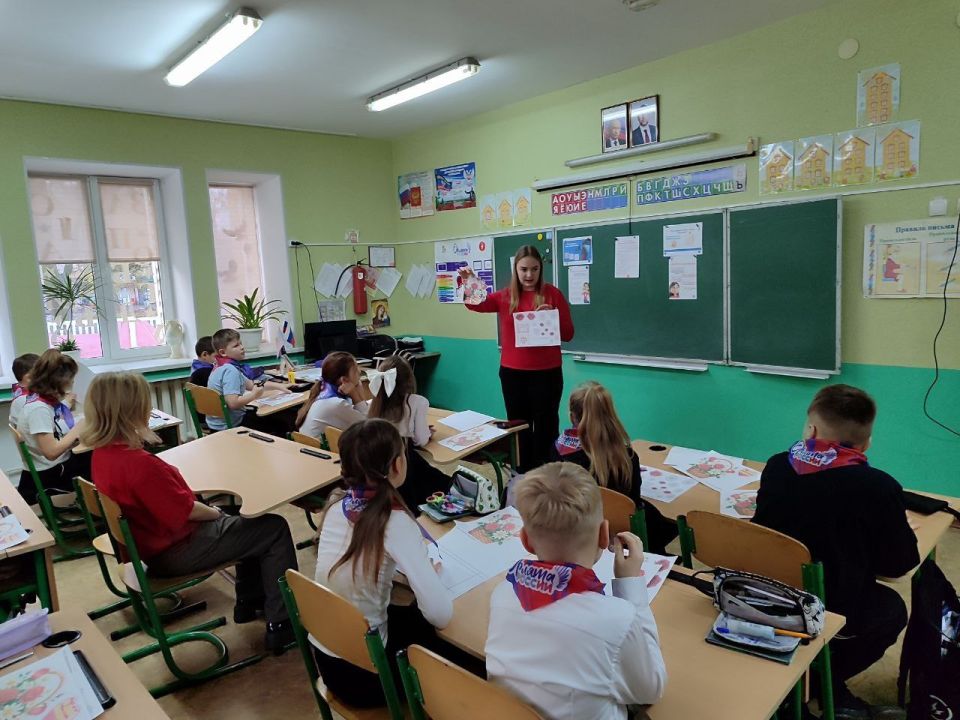 Ждановские активисты «Движения Первых» проводят мастер-класс Ждановские активисты «Движения Первых» проводят мастер-класс