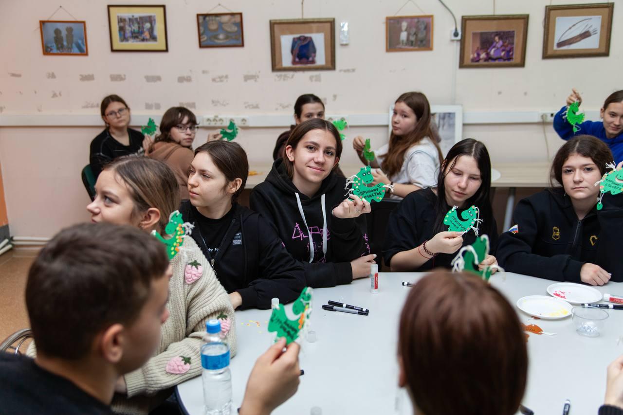 Для молодежи из Дебальцево провели экскурсию в хабаровском зоосаде «Приамурский» Для молодежи из Дебальцево провели экскурсию в хабаровском зоосаде «Приамурский»