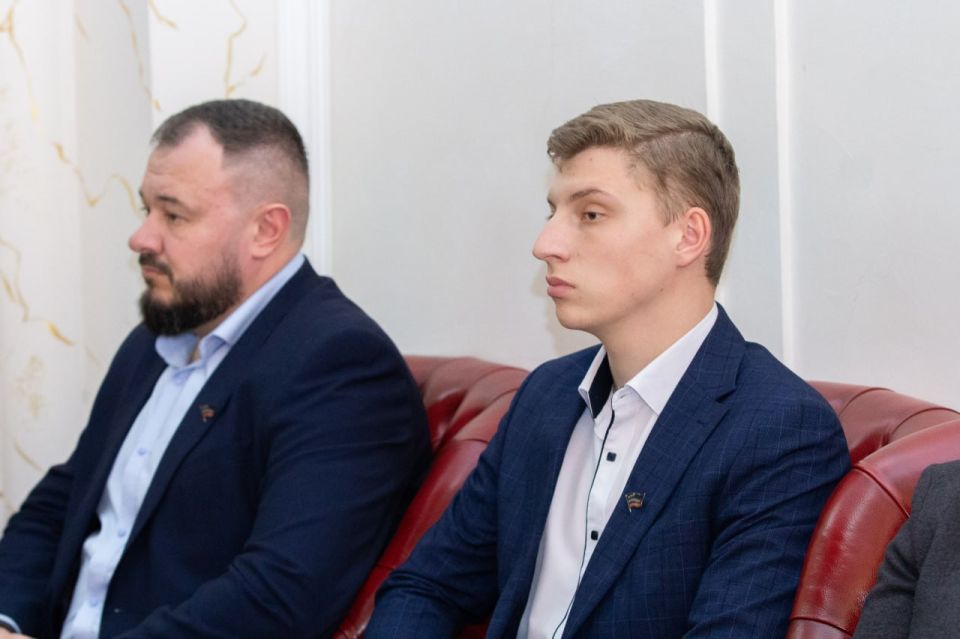 Посетили пленарное заседание Народного Совета ДНР Посетили пленарное заседание Народного Совета ДНР
