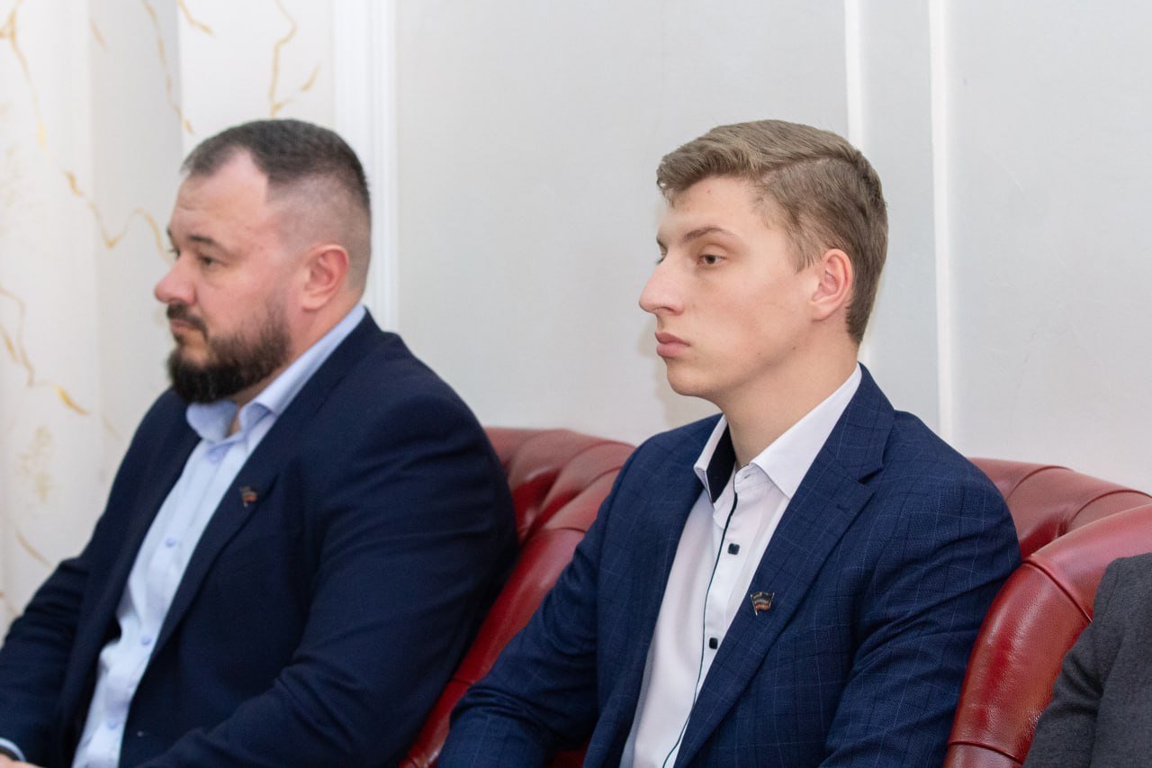 Посетили пленарное заседание Народного Совета ДНР Посетили пленарное заседание Народного Совета ДНР