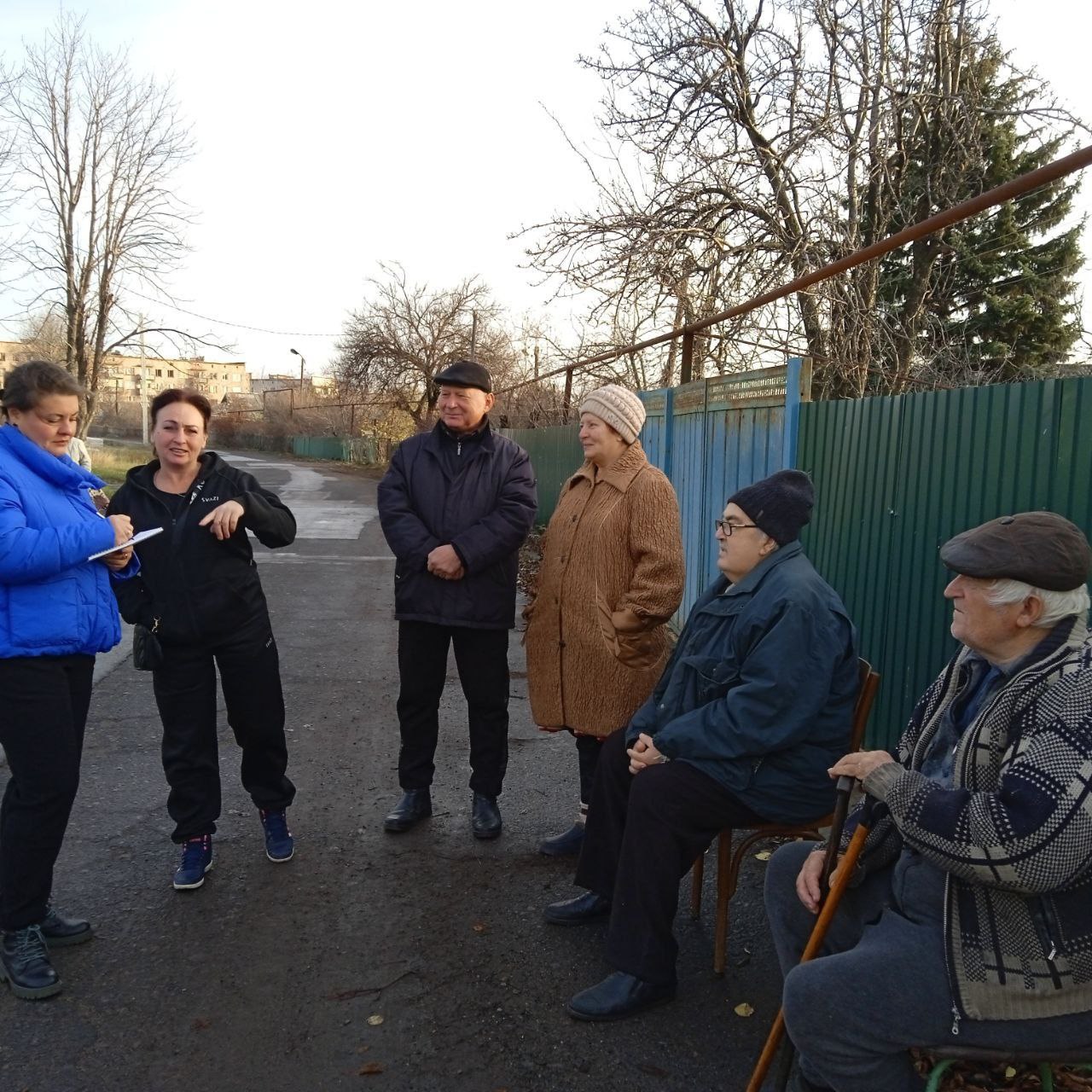 Сегодня, 18 ноября 2025 года, заведующий Новолуганского территориального сектора Анна Коваленко провела встречу с жителями улицы Олимпийской Сегодня, 18 ноября 2025 года, заведующий Новолуганского территориального сектора Анна Коваленко провела встречу с жителями улицы Олимпийской
