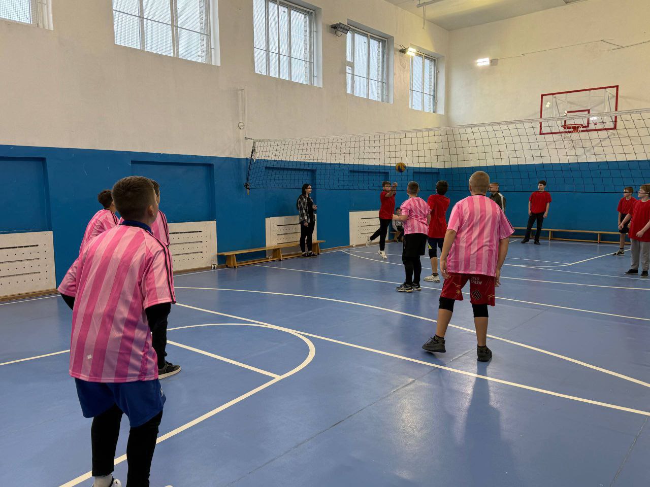 Спорт - это сила!. Состоялась дружеская встреча по волейболу в ГБОУ "Ближненская школа" между Юнармейским отрядом и обучающимися 7 класса Спорт - это сила!. Состоялась дружеская встреча по волейболу в ГБОУ "Ближненская школа" между Юнармейским отрядом и обучающимися 7 класса