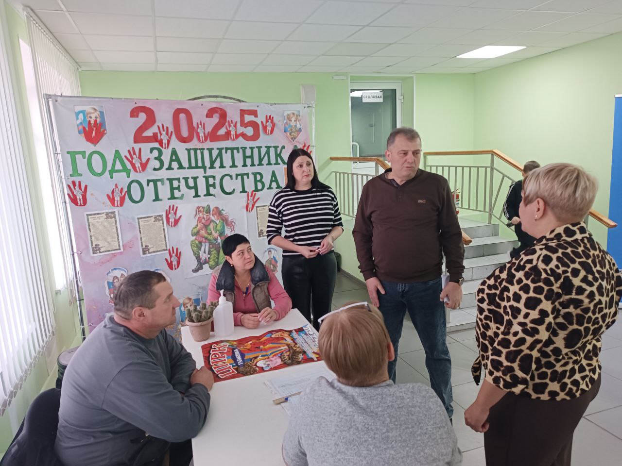 Таймураз Арсоев: Следуя поручению Главы ДНР о поддержании постоянного диалога с жителями, я провел встречу с сотрудниками школы в Волновахе