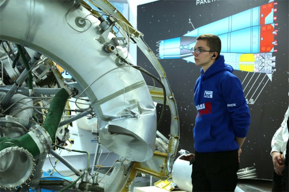Школьники и студенты из Амвросиевки побывали на космодроме Восточный и в космическом музее Амурского госуниверситета Школьники и студенты из Амвросиевки побывали на космодроме Восточный и в космическом музее Амурского госуниверситета