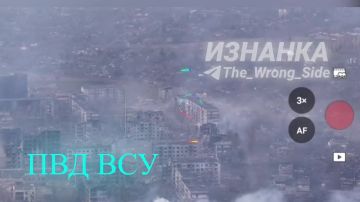 "Трешки" продолжают лететь в Мирнограде по остаткам вражеского гарнизона из 38-й бригады ВСУ, сообщает Telegram-канал "Изнанка"