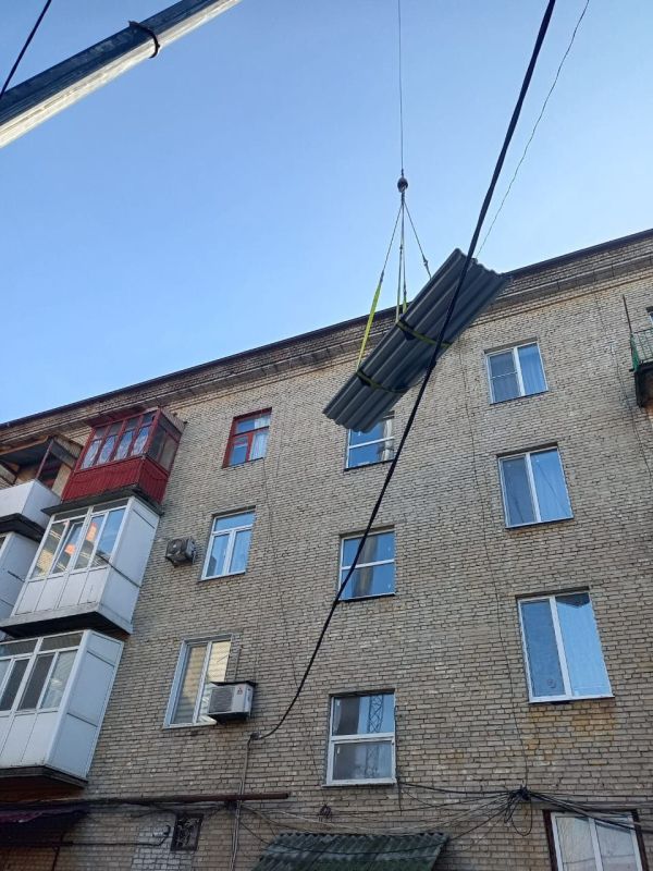В Ждановке активно ведутся работы по обновлению жилого фонда В Ждановке активно ведутся работы по обновлению жилого фонда