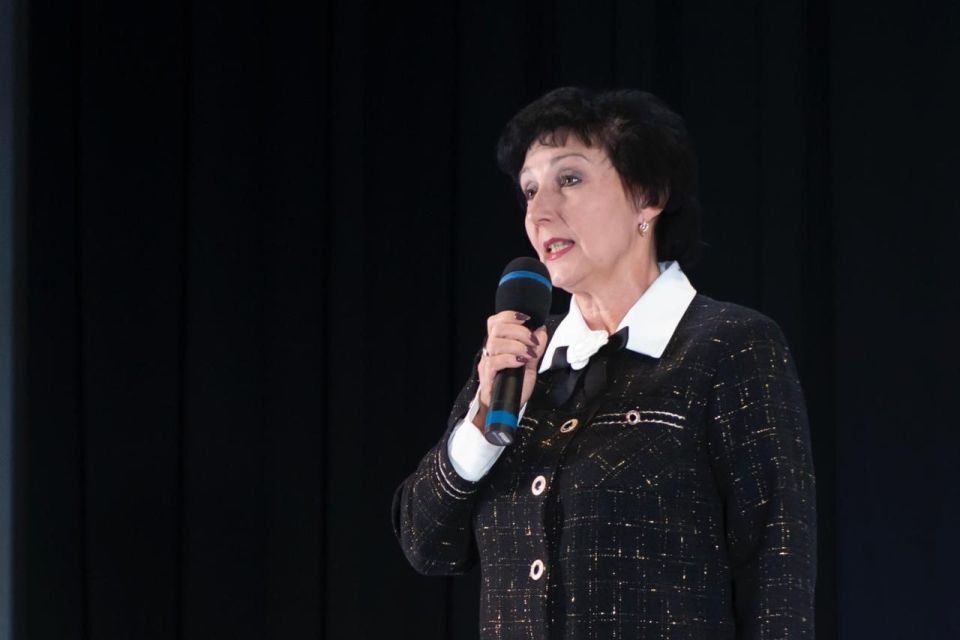 Валентина Харлашка: Звуки Юбилея: Горняцкий Район Отметил 50-летие Праздничным Концертом в ДК им. В.Г. Кирсановой Валентина Харлашка: Звуки Юбилея: Горняцкий Район Отметил 50-летие Праздничным Концертом в ДК им. В.Г. Кирсановой