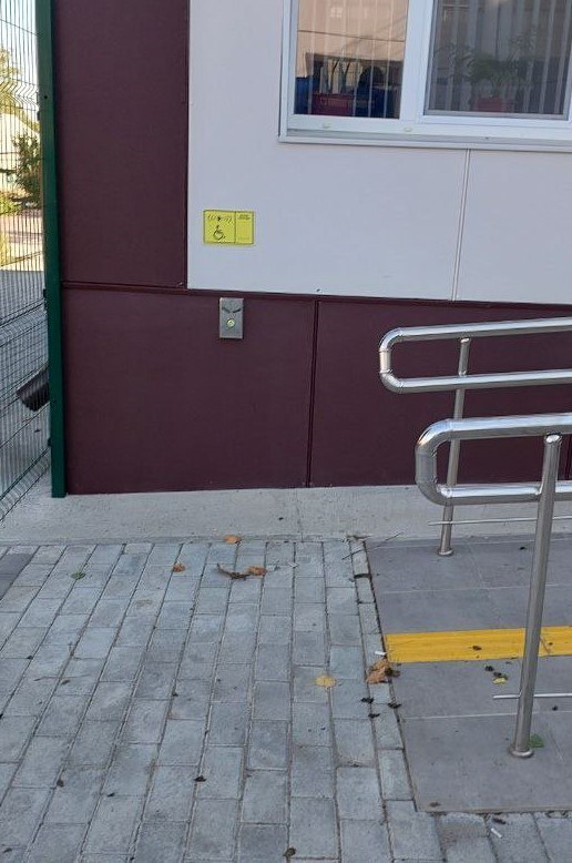 Доступность безбарьерной среды для маломобильных групп населения здания социального фонда России города Волноваха Доступность безбарьерной среды для маломобильных групп населения здания социального фонда России города Волноваха