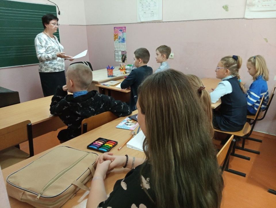 17 ноября в МБУДО"Зугрэсская ДШИ" преподаватель Середзинская Е.Н. провела профилактическую беседу для учащихся "Здоровое поколение" 17 ноября в МБУДО"Зугрэсская ДШИ" преподаватель Середзинская Е.Н. провела профилактическую беседу для учащихся "Здоровое поколение"