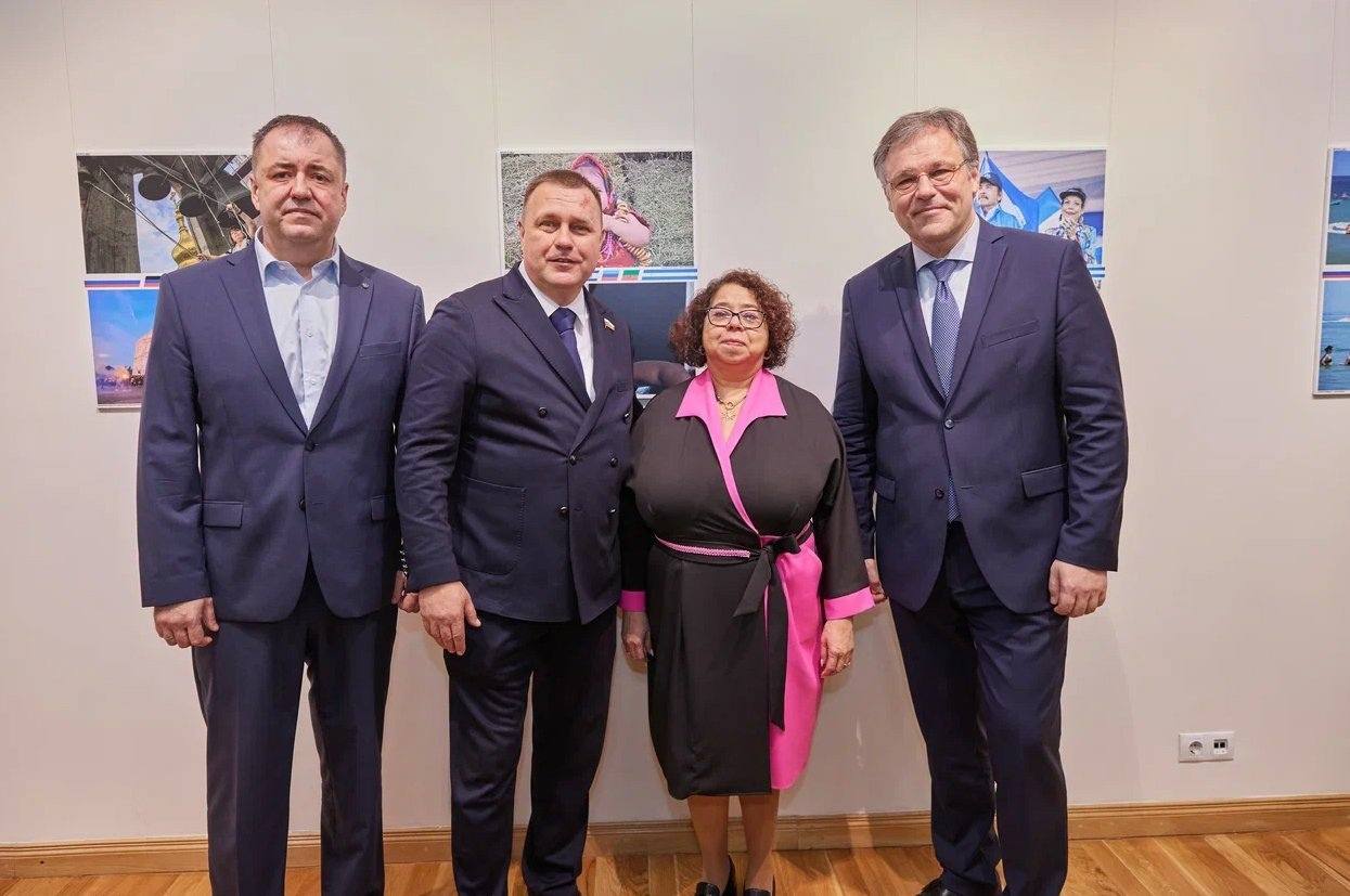 «За этим снимком охотился пять дней!»: фотожурналист донецкой «Комсомолки» Александр Иванов победил в фотоконкурсе «Новая Россия» «За этим снимком охотился пять дней!»: фотожурналист донецкой «Комсомолки» Александр Иванов победил в фотоконкурсе «Новая Россия»