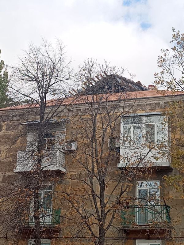 В Ждановке активно ведутся работы по обновлению жилого фонда В Ждановке активно ведутся работы по обновлению жилого фонда