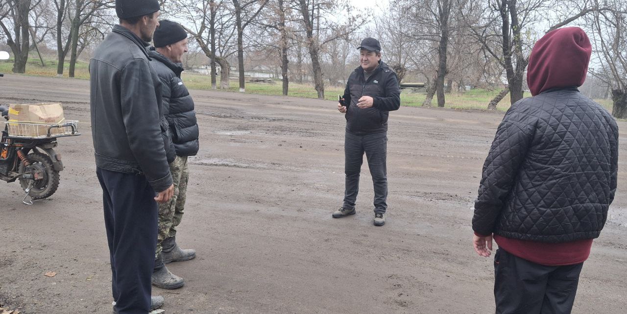 Сегодня, 18 ноября 2025 года провел встречу с жителями пгт.Луганское заведующий Луганского территориального сектора Хайитбоев Бобораим Маматович