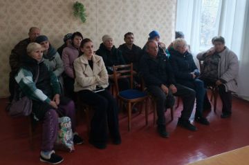 Секретарь Амвросиевского местного отделения Партии "Единая Россия" Игорь Лызов встретился с жителями пгт Кутейниково