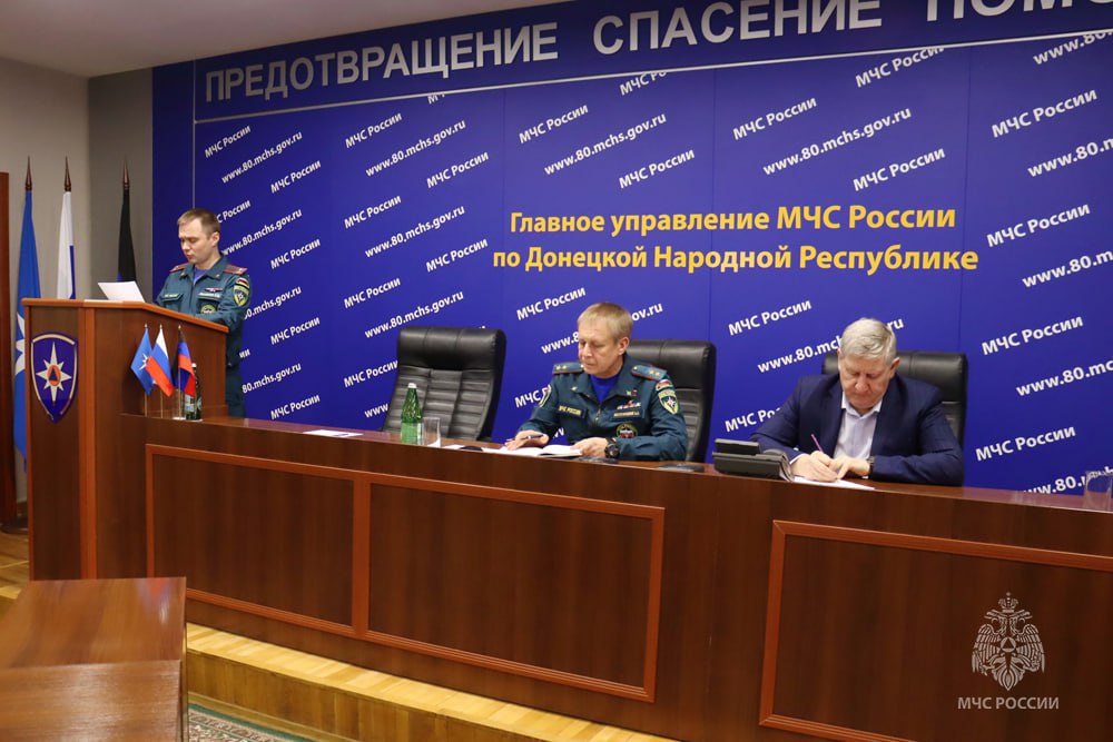 МЧС России работает на территории ДНР в связи с ситуацией с энергоснабжением МЧС России работает на территории ДНР в связи с ситуацией с энергоснабжением