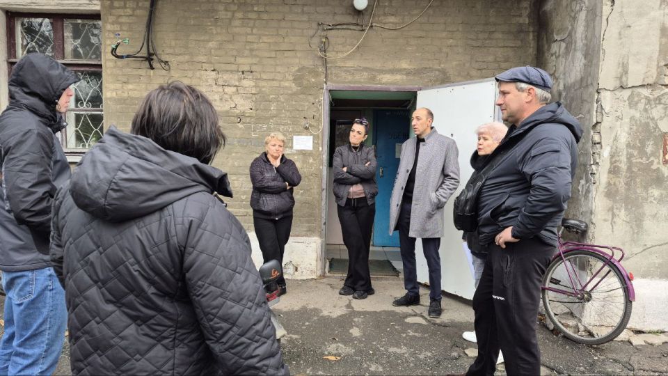 18 ноября 2025 года заместитель главы администрации городского округа Дебальцево Евгений Глебов провёл встречу с жителями пункта временного размещения (ПВР) 18 ноября 2025 года заместитель главы администрации городского округа Дебальцево Евгений Глебов провёл встречу с жителями пункта временного размещения (ПВР)