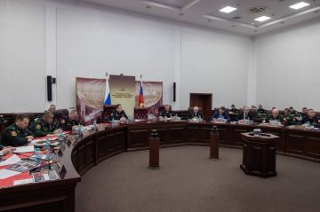 Заместитель директора Росгвардии генерал-полковник полиции Василий Сонин провёл совещание, посвящённое подготовке войск Росгвардии к обеспечению правопорядка и общественной безопасности в период новогодних и рождественских...