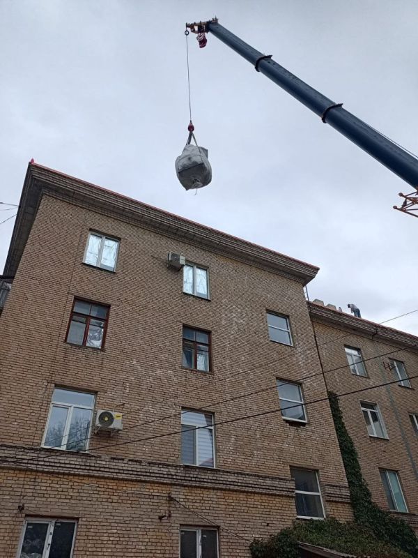 В Ждановке активно ведутся работы по обновлению жилого фонда В Ждановке активно ведутся работы по обновлению жилого фонда