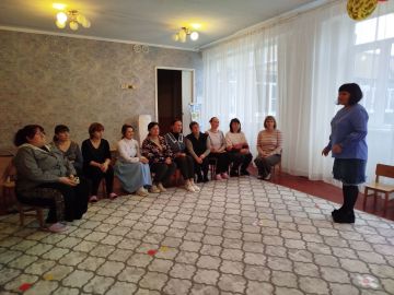 19 ноября Римма Ермакова, член Общественного совета провела встречу с трудовым коллективом ГКДОУ "Детский сад № 49 "Веснянка" г.о. Торез"