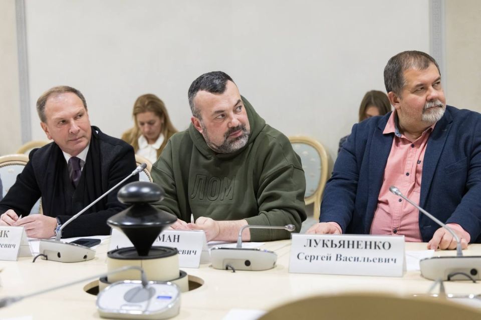 Чилийский писатель Патрисио Мери Белл представил книгу «Дети Донбасса» в ОП РФ Чилийский писатель Патрисио Мери Белл представил книгу «Дети Донбасса» в ОП РФ