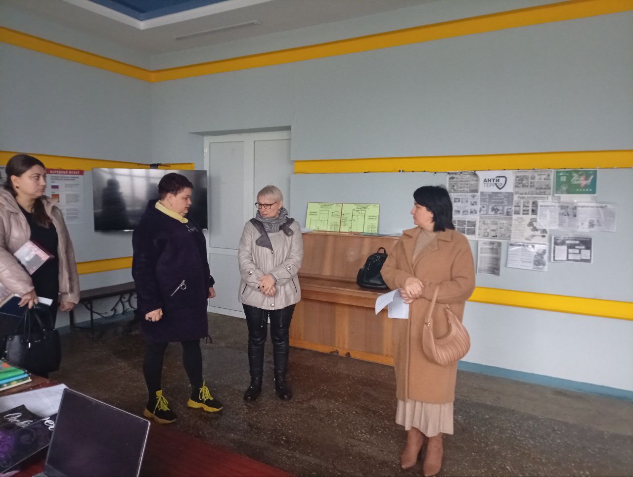 Заместитель главы администрации Волновахского муниципального округа и координатор Женского движения «Единой России» Елена Снисаренко провела рабочую встречу с коллективом МБУ «Прохоровский сельский дом культуры» Заместитель главы администрации Волновахского муниципального округа и координатор Женского движения «Единой России» Елена Снисаренко провела рабочую встречу с коллективом МБУ «Прохоровский сельский дом культуры»