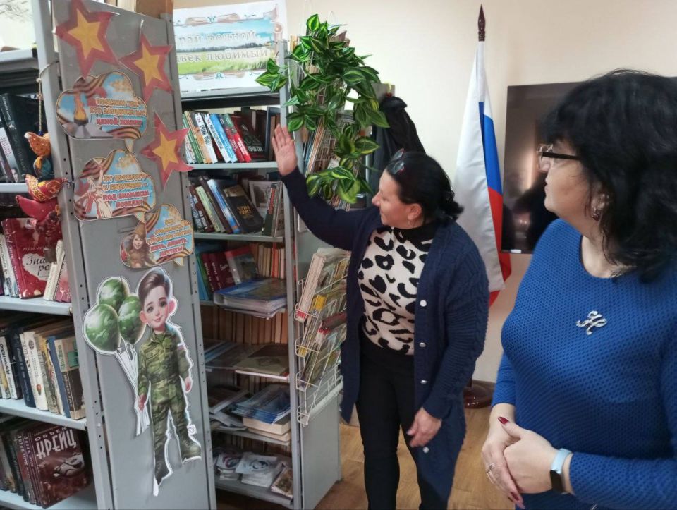 Заместитель главы администрации посетила Портовскую сельскую библиотеку Заместитель главы администрации посетила Портовскую сельскую библиотеку