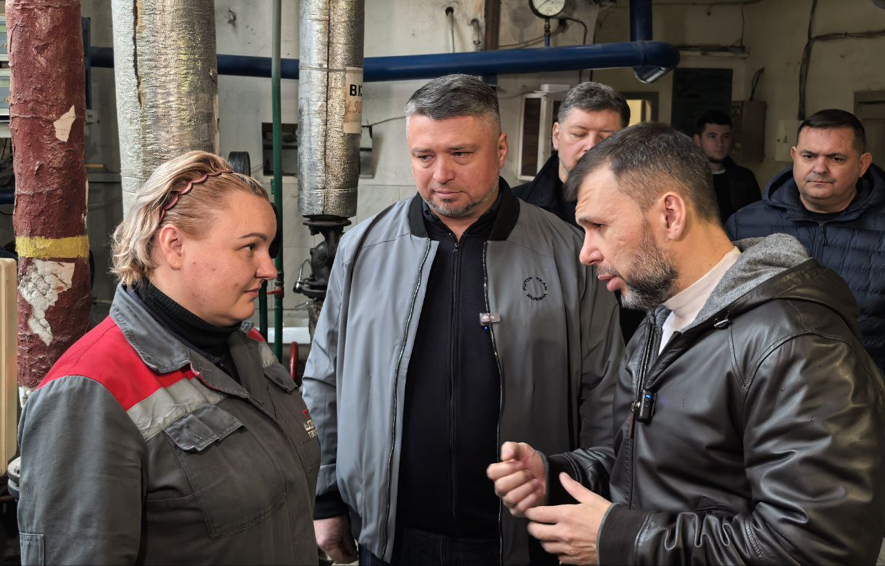 Глава ДНР Денис Пушилин проверил работу одной из донецких котельных, которая переподключалась на дизель-генератор из-за отсутствия электроэнергии