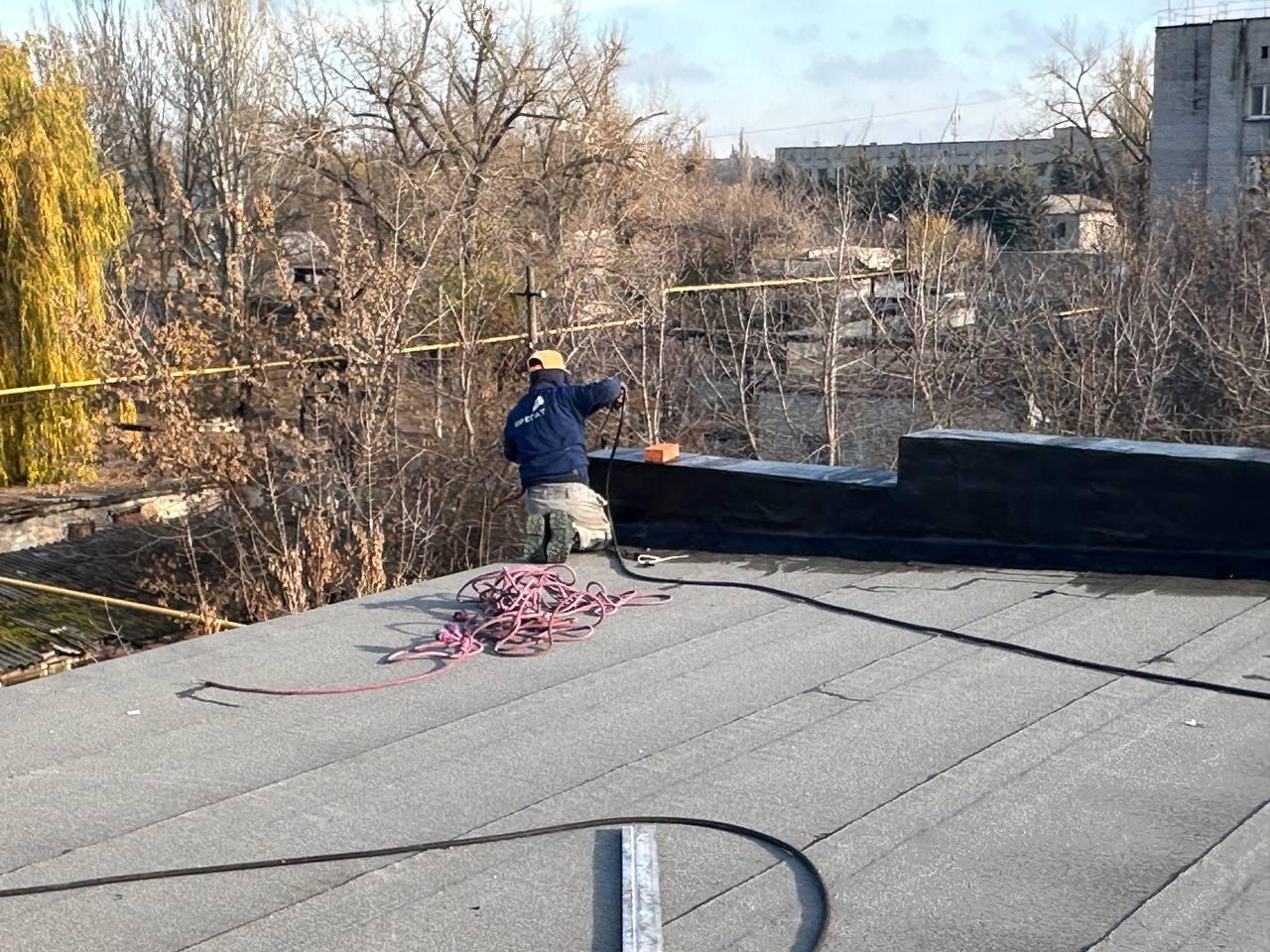 Нижегородские подрядчики обновят кровлю жилого дома в Харцызске на улице Патона Нижегородские подрядчики обновят кровлю жилого дома в Харцызске на улице Патона