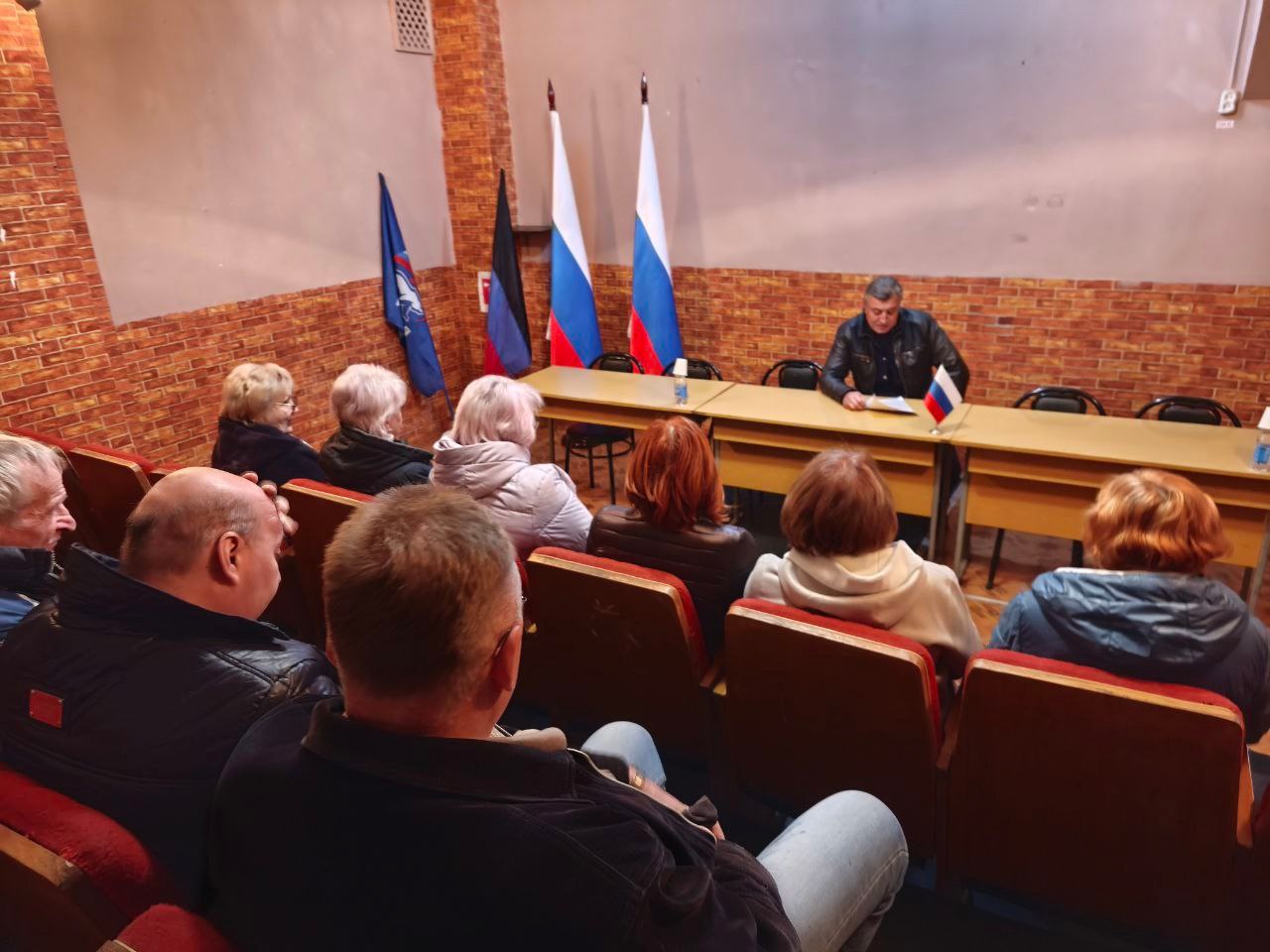 СОСТОЯЛИСЬ ВСТРЕЧИ. 18 ноября 2025 года депутаты Горловского городского совета от фракции «Единая Россия» — Роман Конев, София Потапова и Александр Бобровский в рамках исполнения поручения Главы Донецкой Народной Республики... СОСТОЯЛИСЬ ВСТРЕЧИ. 18 ноября 2025 года депутаты Горловского городского совета от фракции «Единая Россия» — Роман Конев, София Потапова и Александр Бобровский в рамках исполнения поручения Главы Донецкой Народной Республики...