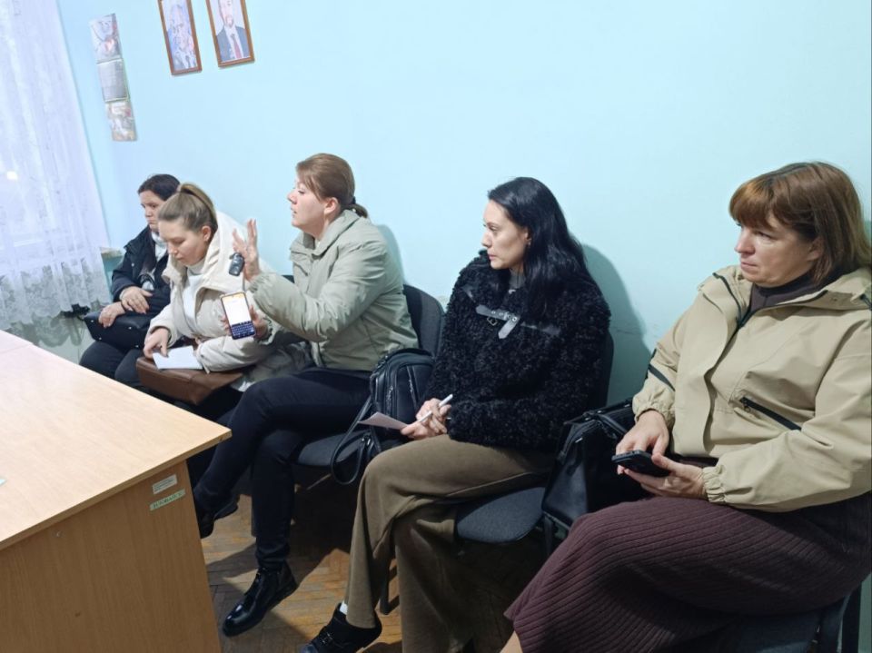 Диалог ради результата. Временно исполняющий полномочия главы муниципального образования городского округа Иловайск Александр Васильевич Кузнецов провел продуктивный круглый стол с директорами школ и советниками директоров... Диалог ради результата. Временно исполняющий полномочия главы муниципального образования городского округа Иловайск Александр Васильевич Кузнецов провел продуктивный круглый стол с директорами школ и советниками директоров...