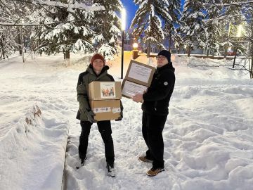 Библиотечная система города Лабытнанги собрала гуманитарную помощь для одиноких людей из Волновахского округа
