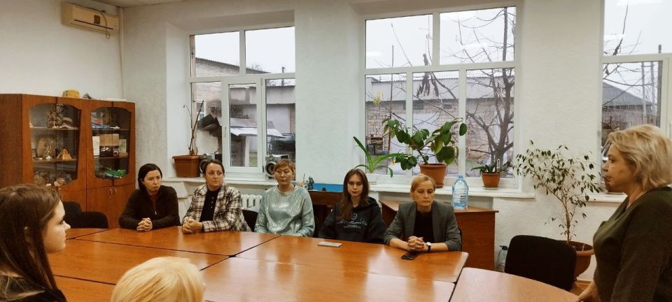Сегодня, 19 ноября, первый заместитель руководителя Управы Центрально-Городского внутригородского района Инна Кисенко провела встречу по адресу: г. Макеевка, Островского ,16 в ФГБОУ ВО«Донбасская аграрная академия» Сегодня, 19 ноября, первый заместитель руководителя Управы Центрально-Городского внутригородского района Инна Кисенко провела встречу по адресу: г. Макеевка, Островского ,16 в ФГБОУ ВО«Донбасская аграрная академия»