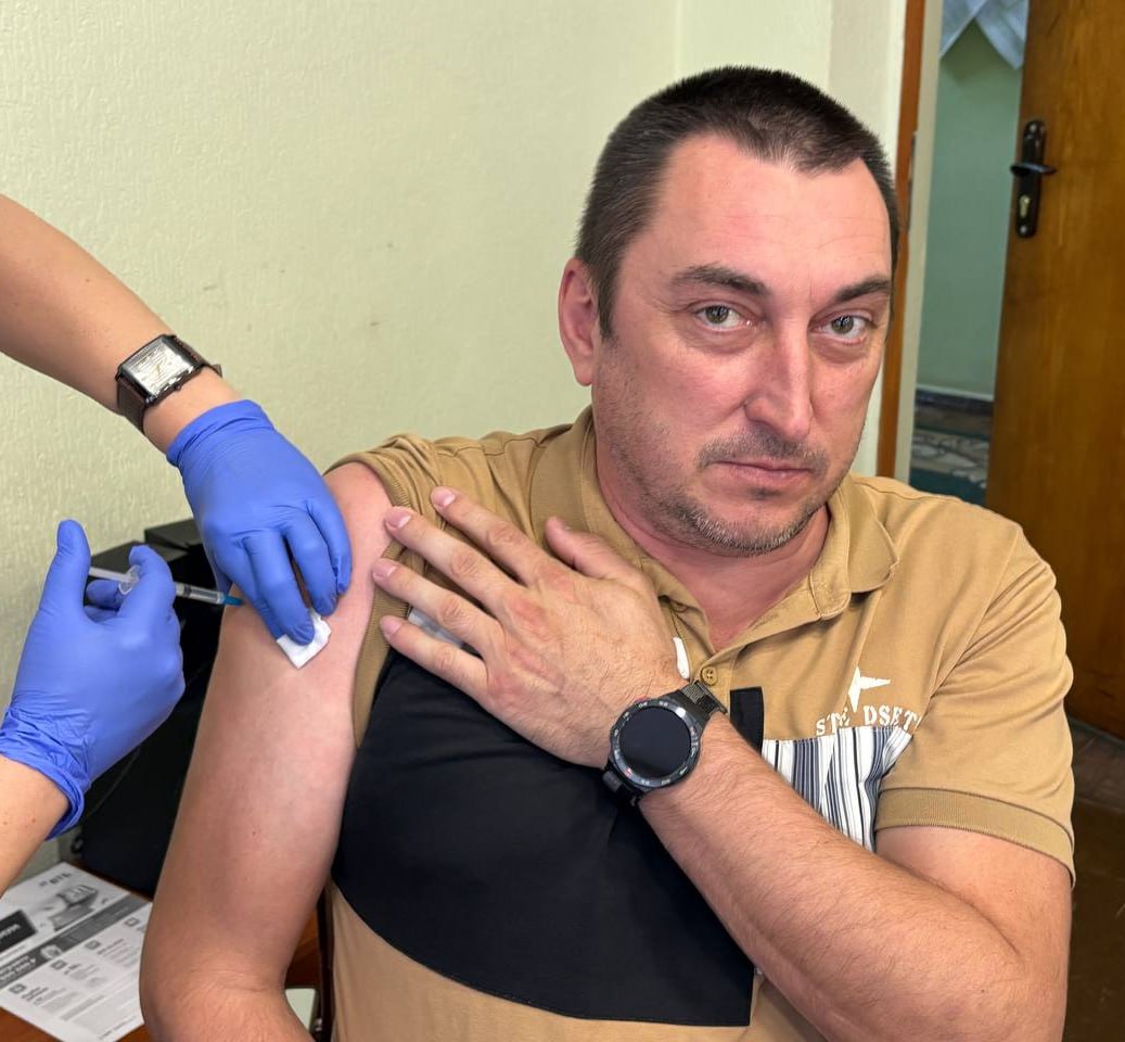 Сергей Юзвинкевич: Сегодня вместе с коллегами сделали прививку от гриппа! Это важный шаг в заботе о своем здоровье и здоровье окружающих Сергей Юзвинкевич: Сегодня вместе с коллегами сделали прививку от гриппа! Это важный шаг в заботе о своем здоровье и здоровье окружающих