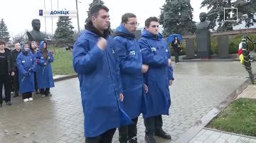 Гильзы, превращённые в искусство: как в Донецке поздравили ракетчиков и артиллеристов?