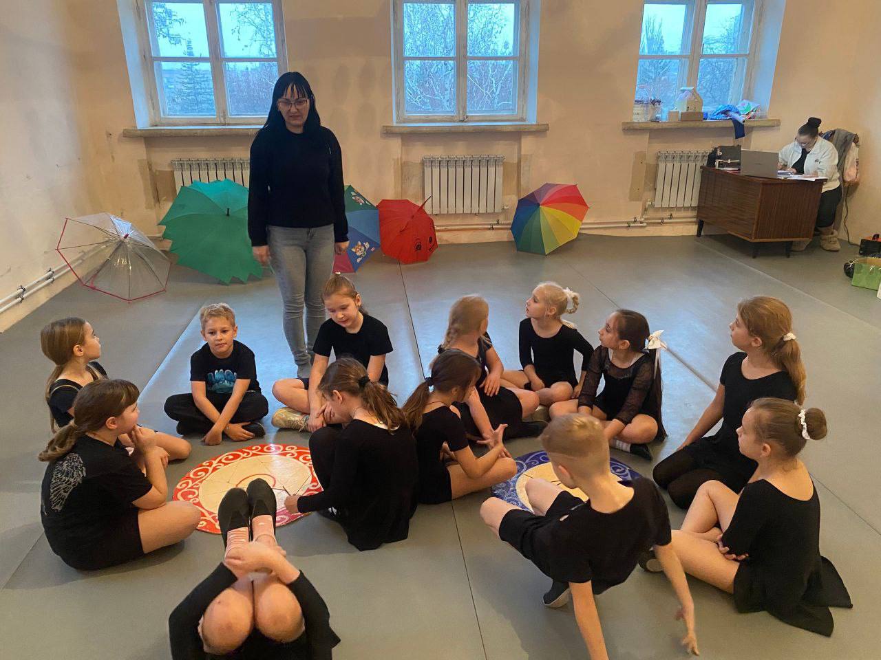 Сегодня, 19 ноября, в МБУ "Зугрэсский ГДК", в танцевальном коллективе "Бархат", состоялась развлекательно-игровая программа, ко Всемирному дню ребёнка "Должны смеяться дети!" Сегодня, 19 ноября, в МБУ "Зугрэсский ГДК", в танцевальном коллективе "Бархат", состоялась развлекательно-игровая программа, ко Всемирному дню ребёнка "Должны смеяться дети!"