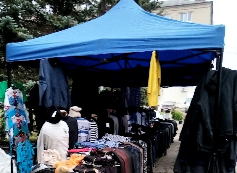 В Ждановке прошла ярмарка. 19 ноября у городского центра культуры и досуга были представлены товары от производителей и предпринимателей из разных городов Донецкой Народной Республики В Ждановке прошла ярмарка. 19 ноября у городского центра культуры и досуга были представлены товары от производителей и предпринимателей из разных городов Донецкой Народной Республики