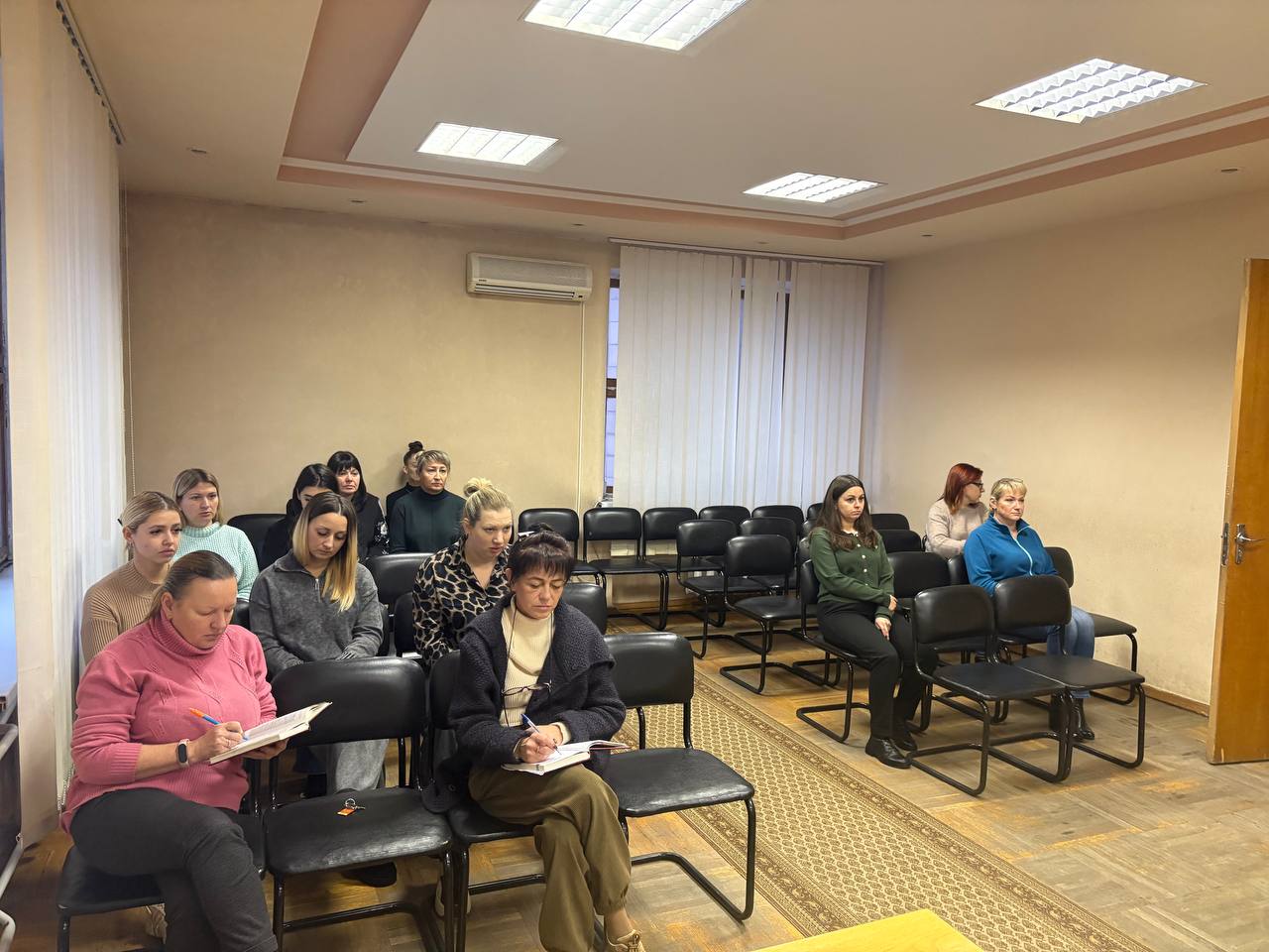 Сегодня,19 ноября, Руководитель Управы Ленинского внутригородского района Администрации городского округа Донецк Татьяна Темникова провела расширенное аппаратное совещание Сегодня,19 ноября, Руководитель Управы Ленинского внутригородского района Администрации городского округа Донецк Татьяна Темникова провела расширенное аппаратное совещание