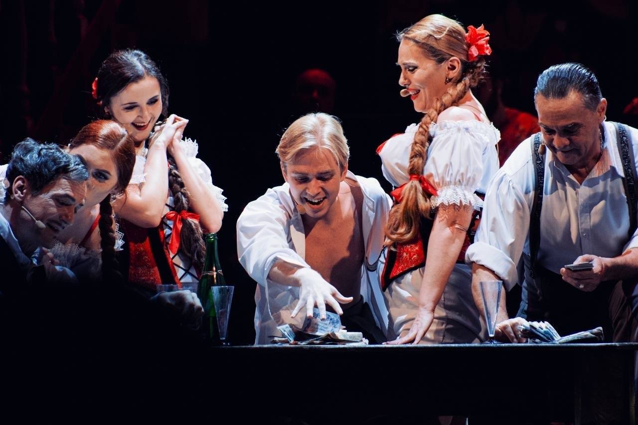 «Сирано де Бержерак» Безрукова, мировые хиты и бал-маскарад на итальянском: Афиша мероприятий в Донецке с 18 по 23 ноября 2025 «Сирано де Бержерак» Безрукова, мировые хиты и бал-маскарад на итальянском: Афиша мероприятий в Донецке с 18 по 23 ноября 2025