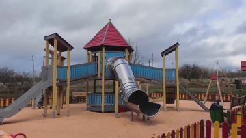 Наталья Великодная: Замгубернатора Свердловской области посетил детскую площадку в Тельмановском муниципальном округе