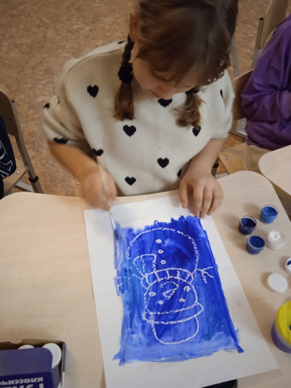 18 ноября 2025 года в МБУ «Светлодарский ДК» (п. Новолуганское) состоялся тёплый и волшебный квестпраздник в честь Дня рождения Деда Мороза