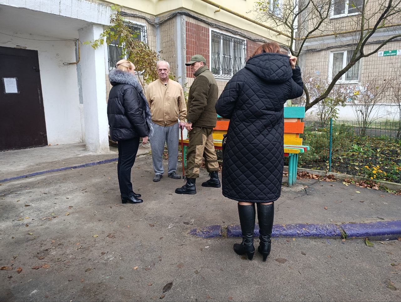 17 ноября заместитель руководителя Управы Червоногвардейского внутригородского района Администрации городского округа Макеевка Татьяна Задорожная провела встречу с жителями жилого массива Карла Маркса на придомовой... 17 ноября заместитель руководителя Управы Червоногвардейского внутригородского района Администрации городского округа Макеевка Татьяна Задорожная провела встречу с жителями жилого массива Карла Маркса на придомовой...