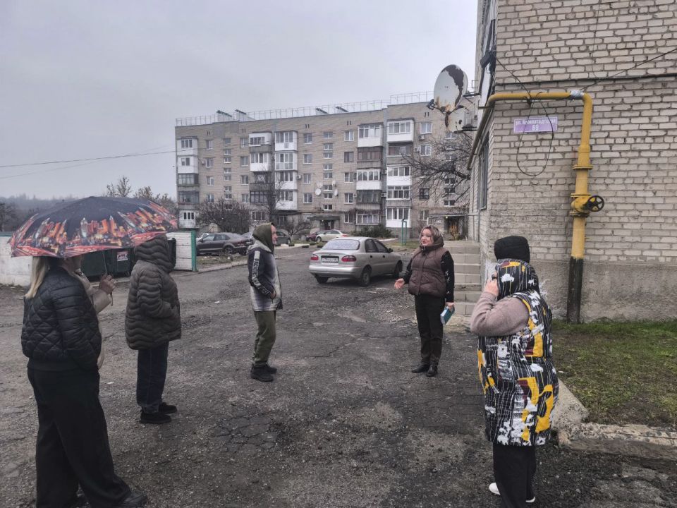 Сегодня, 19 ноября в Червоногвардейском районе состоялась встреча с жителями жилого массива Карла Маркса, которую провела лидер общественного мнения Анна Первий по адресу: Кронштадтская, 69 Сегодня, 19 ноября в Червоногвардейском районе состоялась встреча с жителями жилого массива Карла Маркса, которую провела лидер общественного мнения Анна Первий по адресу: Кронштадтская, 69