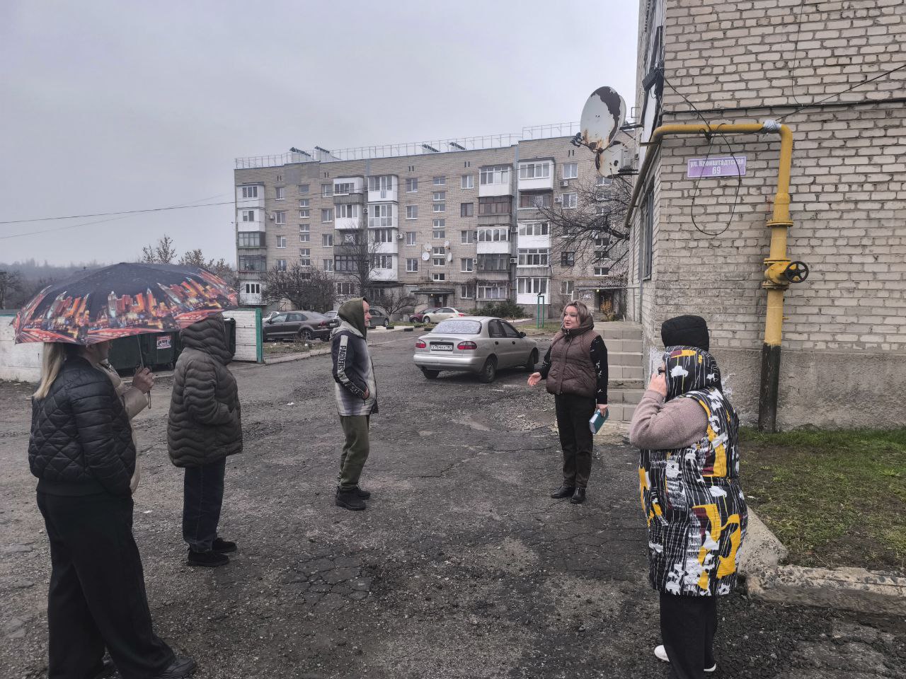 Сегодня, 19 ноября в Червоногвардейском районе состоялась встреча с жителями жилого массива Карла Маркса, которую провела лидер общественного мнения Анна Первий по адресу: Кронштадтская, 69 Сегодня, 19 ноября в Червоногвардейском районе состоялась встреча с жителями жилого массива Карла Маркса, которую провела лидер общественного мнения Анна Первий по адресу: Кронштадтская, 69