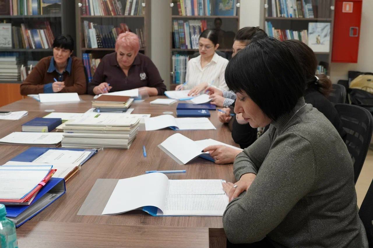 Впервые сотрудники муниципального архива Волновахского округа проходят стажировку на Ямале Впервые сотрудники муниципального архива Волновахского округа проходят стажировку на Ямале