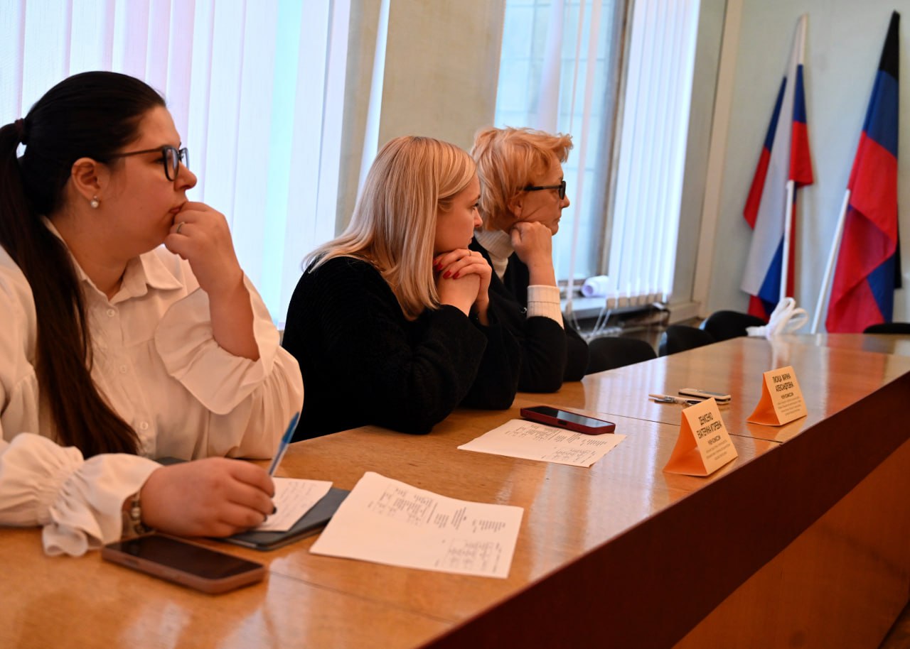 Иван Адамец: В Управе Куйбышевского района Донецка состоялось заседание комиссии по делам несовершеннолетних и защите их прав Иван Адамец: В Управе Куйбышевского района Донецка состоялось заседание комиссии по делам несовершеннолетних и защите их прав